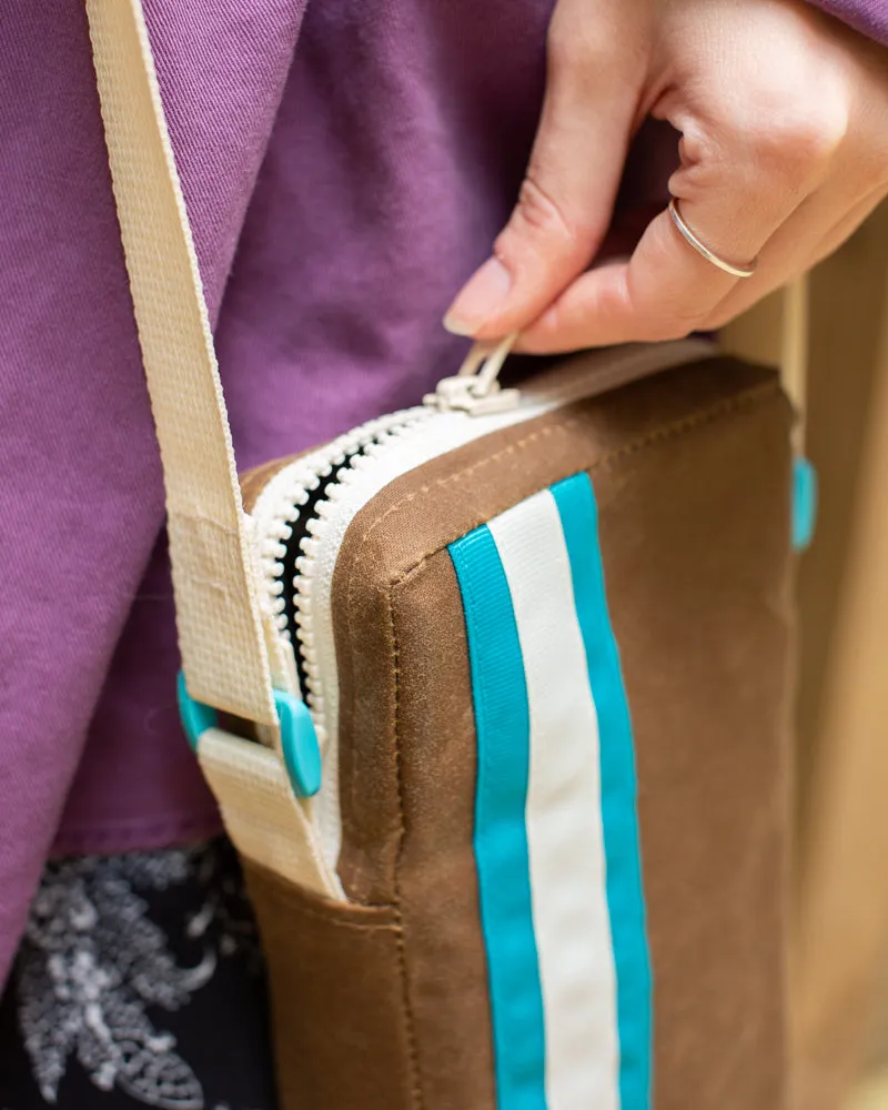 Canvas Shoulder Bag :: SLR 680/690