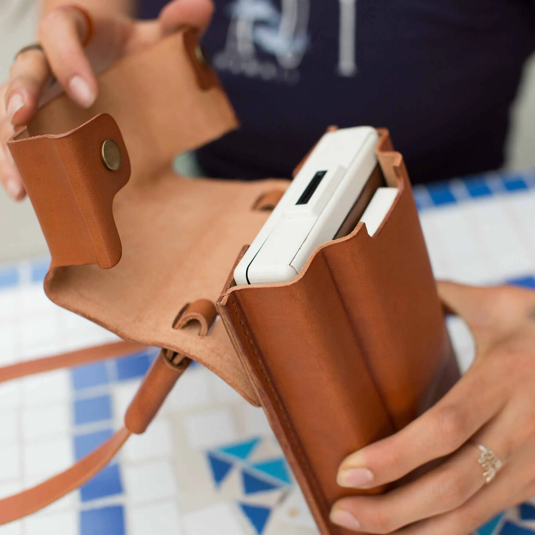 Leather Shoulder Case :: SX-70