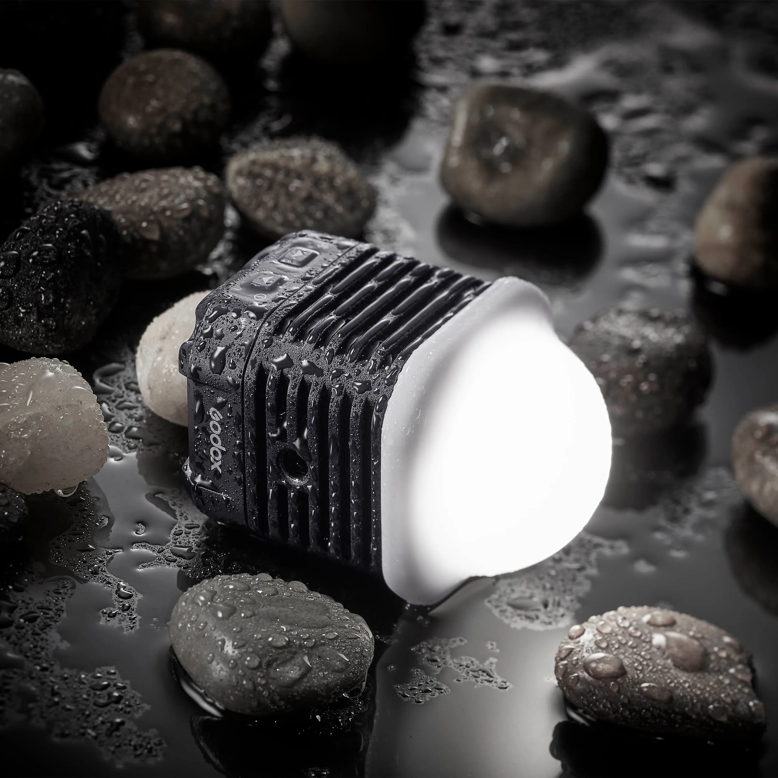 WL4B Pocket-Sized Daylight-Balanced IPX8 Waterproof LED Light